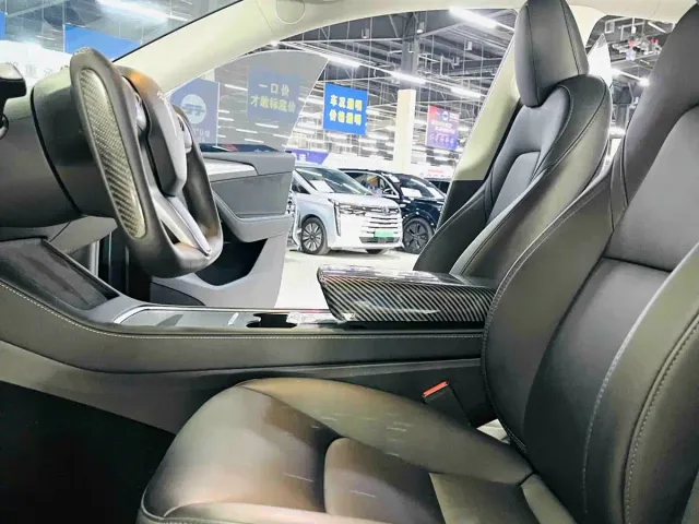 Tesla Model Y — Фото автомобиля 7