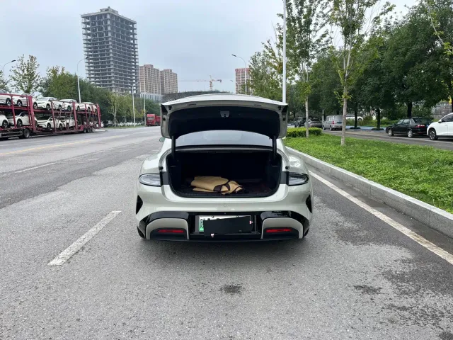 Xiaomi SU7 — Фото автомобиля 19