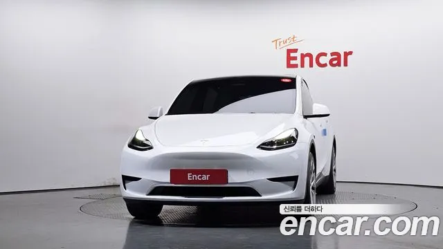 Tesla Model Y — Фото автомобиля 3