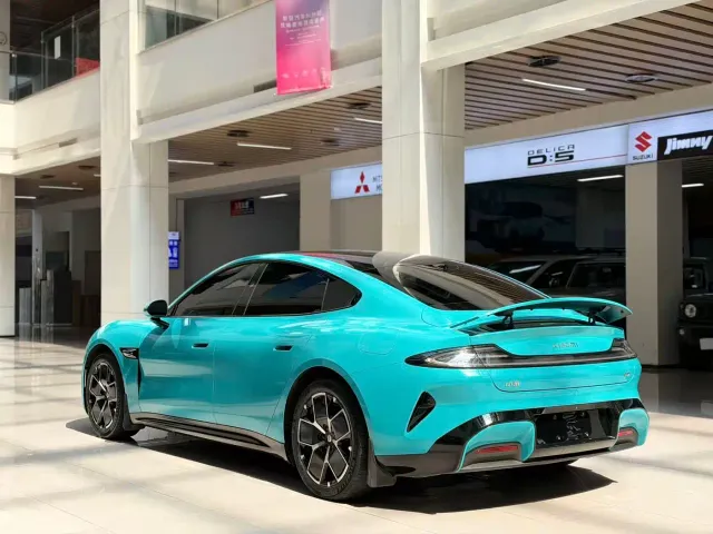 Xiaomi SU7 — Фото автомобиля 7