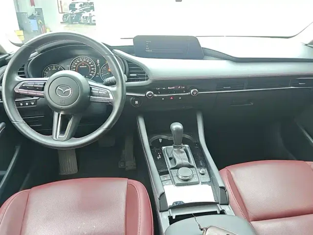Mazda Axela — Фото автомобиля 12