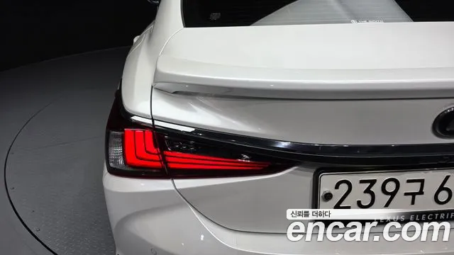 Lexus ES 7th Gen — Фото автомобиля 8
