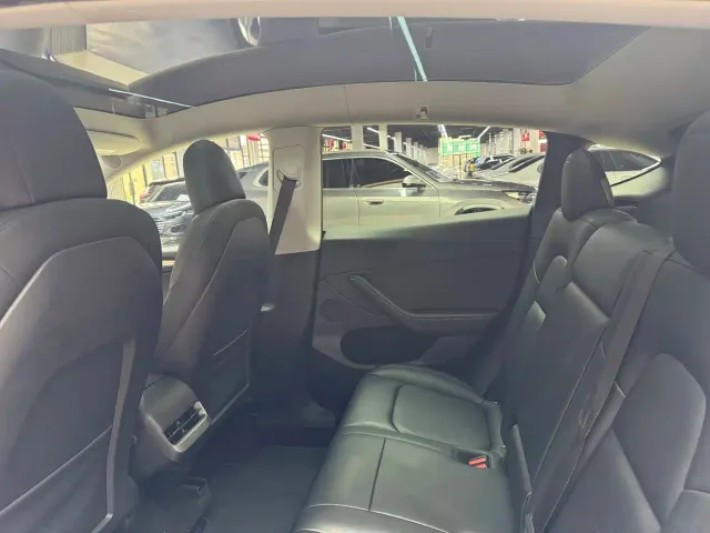 Tesla Model Y — Фото автомобиля 15