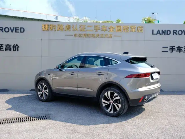 Jaguar E-PACE — Фото автомобиля 4