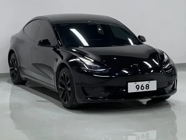 Tesla Model 3 — Фото автомобиля 3