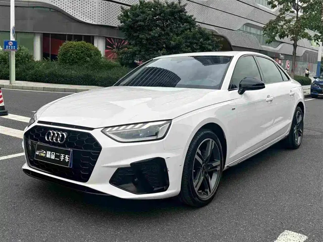 Фотография автомобиля — Audi A4L
