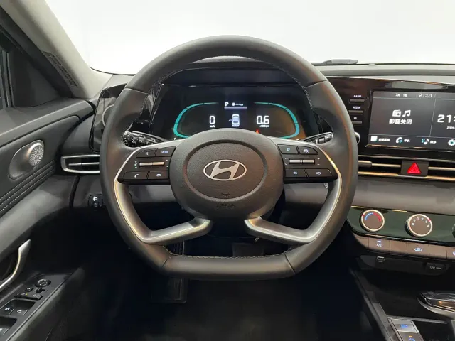 Hyundai Elantra — Фото автомобиля 8