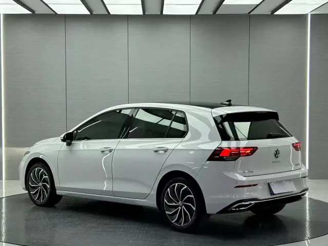 Volkswagen Golf — Фото автомобиля 3