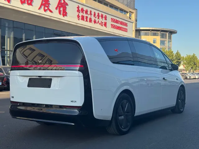 Li Auto MEGA — Фото автомобиля 5