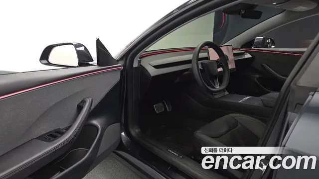 Tesla Model 3 — Фото автомобиля 15