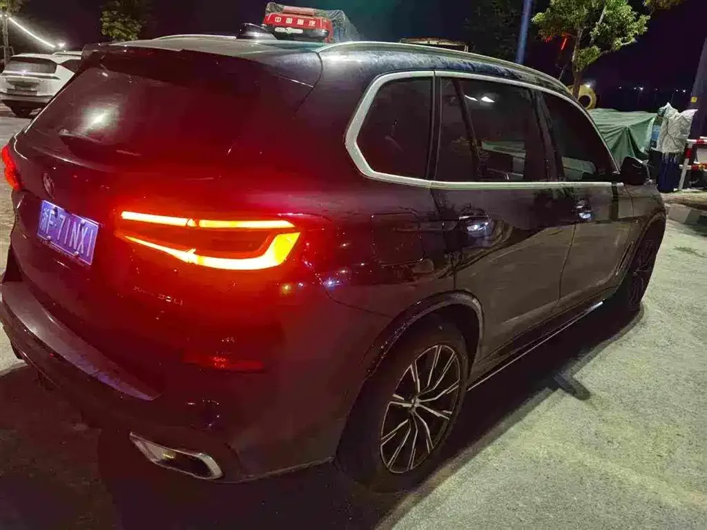BMW BMW X5 2022 Facelift xDrive 30Li Premium M Sport Package — Фото автомобиля 4