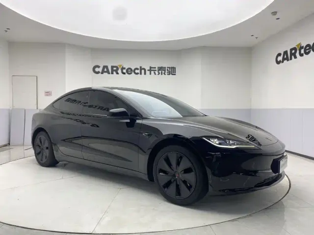 Tesla Model 3 — Фото автомобиля 2