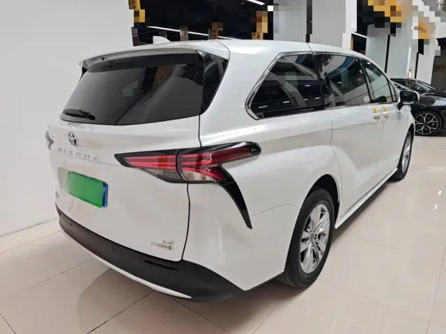 Toyota Sienna — Фото автомобиля 6