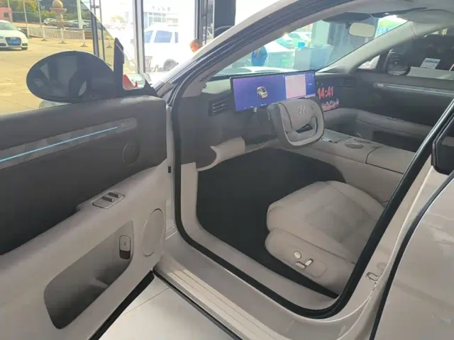 IM Motors LS6 — Фото автомобиля 15