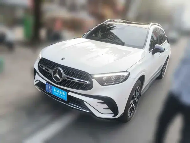 Фотография автомобиля — Mercedes-Benz GLC-Class