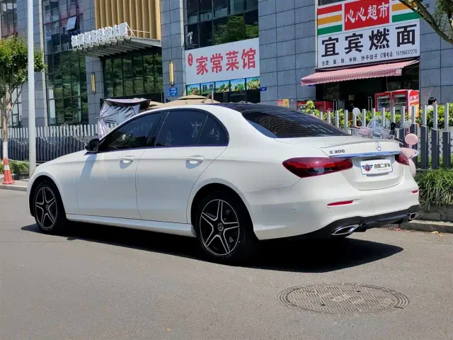 Mercedes-Benz E-Class — Фото автомобиля 4