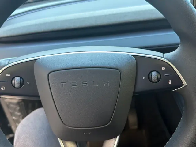 Tesla Model Y — Фото автомобиля 20