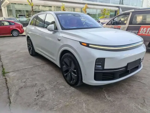 Li Auto L7 — Фото автомобиля 2