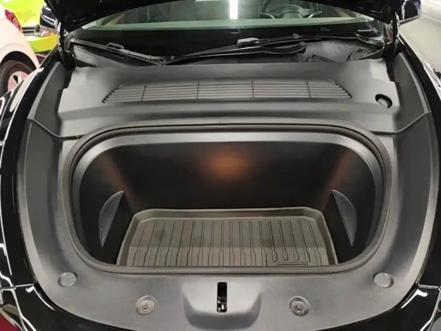 Tesla Model Y — Фото автомобиля 19