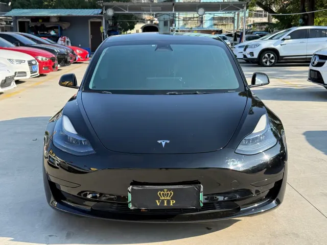 Tesla Model 3 — Фото автомобиля 2