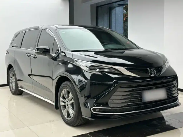 Toyota Sienna — Фото автомобиля 9