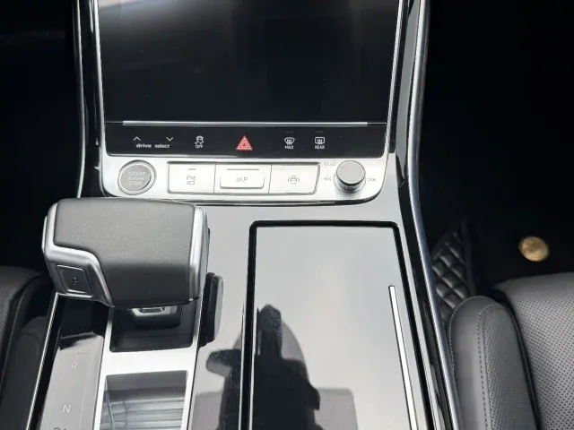 Audi A8 — Фото автомобиля 14
