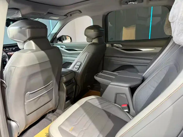Ford Edge — Фото автомобиля 10