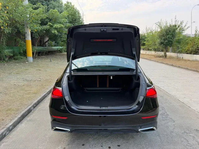 Mercedes-Benz E-Class — Фото автомобиля 21