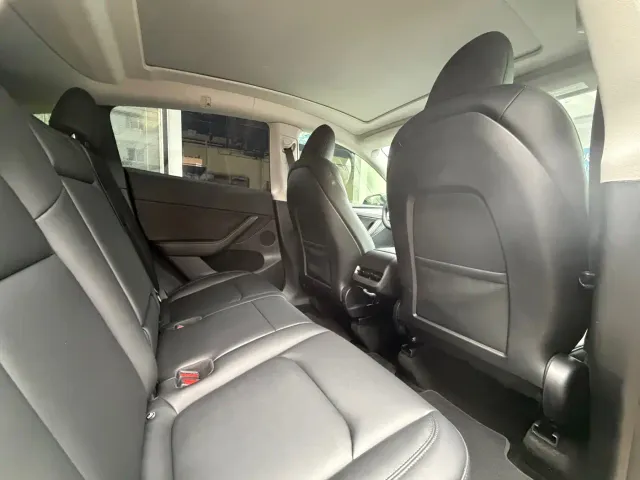 Tesla Model Y — Фото автомобиля 11