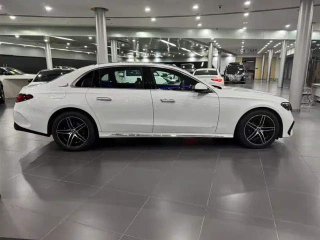 Mercedes-Benz E-Class — Фото автомобиля 6