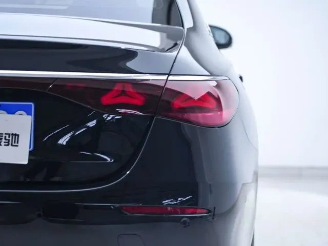 Mercedes-Benz E-Class — Фото автомобиля 19