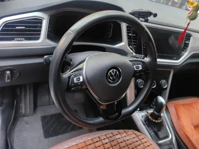 Volkswagen T-Roc — Фото автомобиля 15