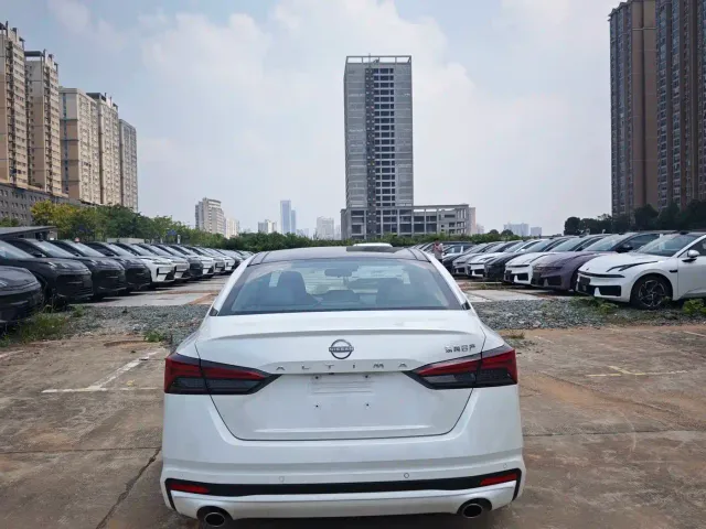 Nissan Teana — Фото автомобиля 9