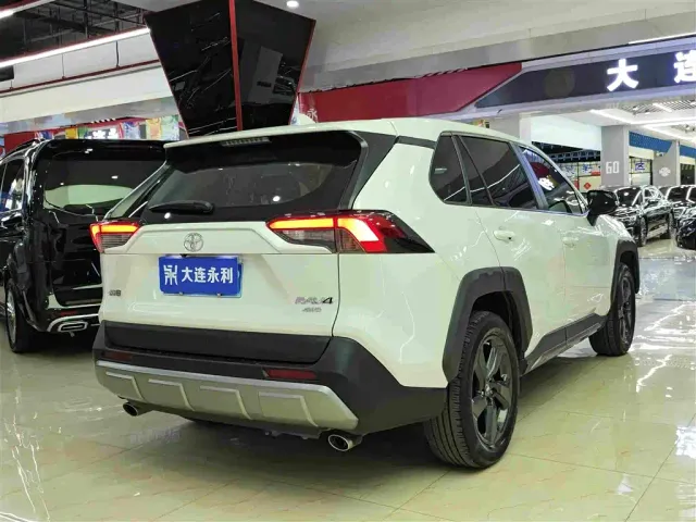 Toyota RAV4 — Фото автомобиля 14