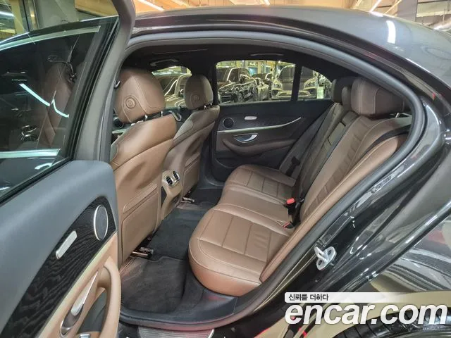 Mercedes-Benz E-Class — Фото автомобиля 9
