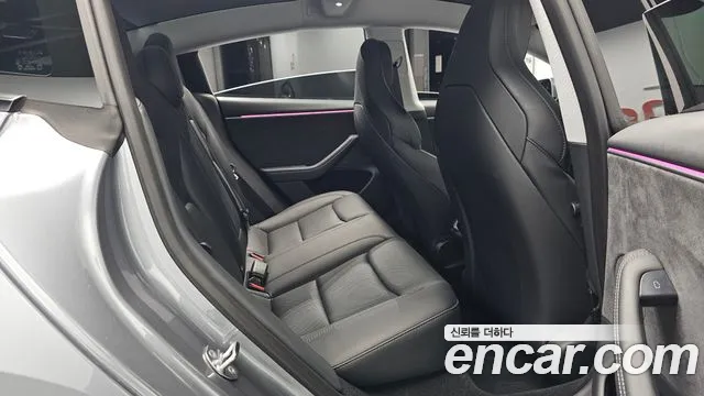 Tesla Model 3 — Фото автомобиля 11