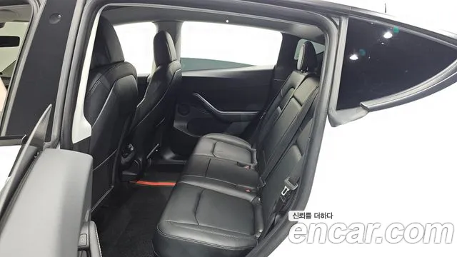 Tesla Model Y — Фото автомобиля 11