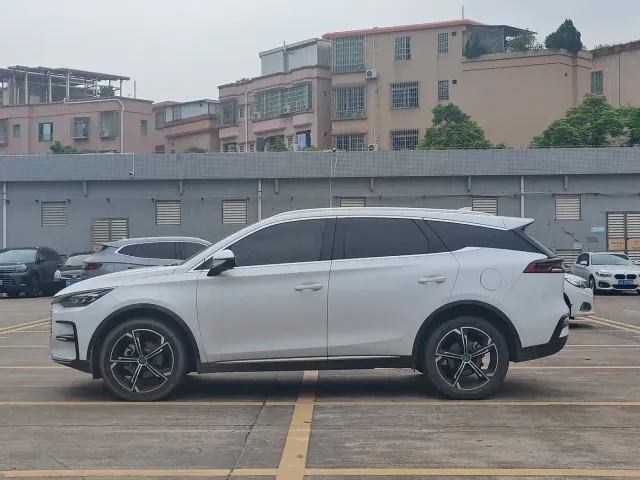 BYD Tang — Фото автомобиля 7