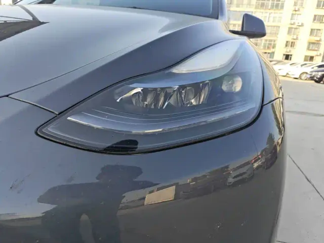 Tesla Model Y — Фото автомобиля 23