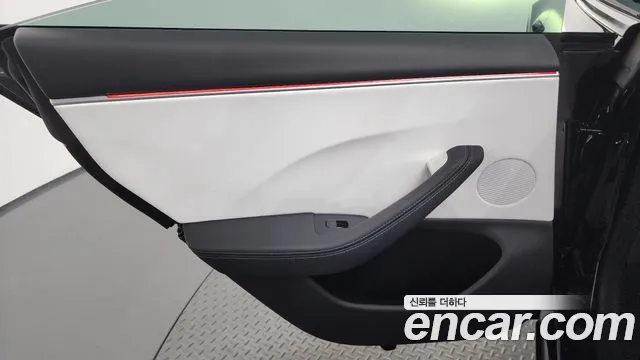Tesla Model 3 — Фото автомобиля 23