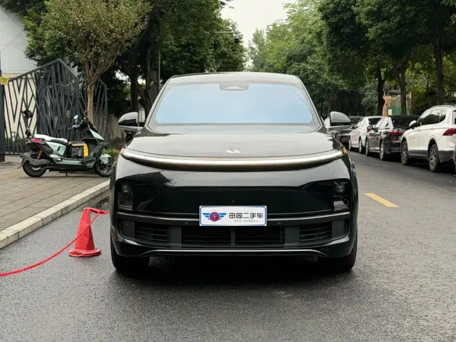 Li Auto L8 — Фото автомобиля 2
