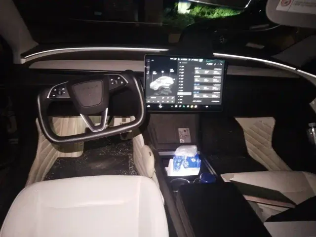 Tesla Model 3 — Фото автомобиля 5