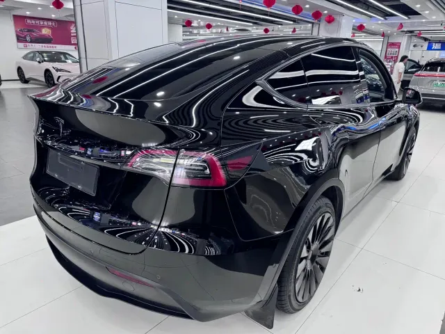 Tesla Model Y — Фото автомобиля 9