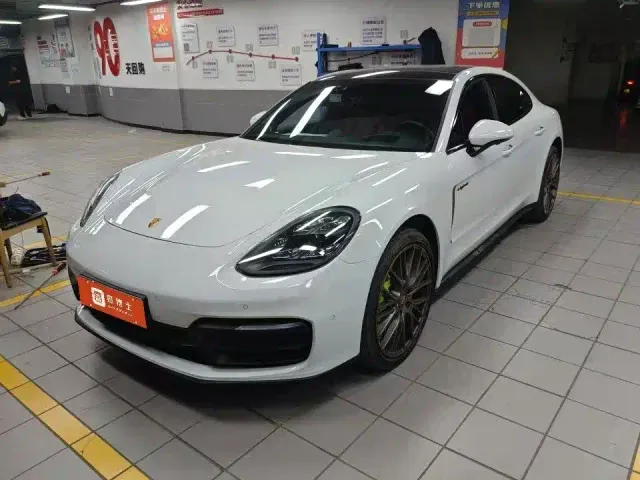 Фотография автомобиля — Porsche Panamera