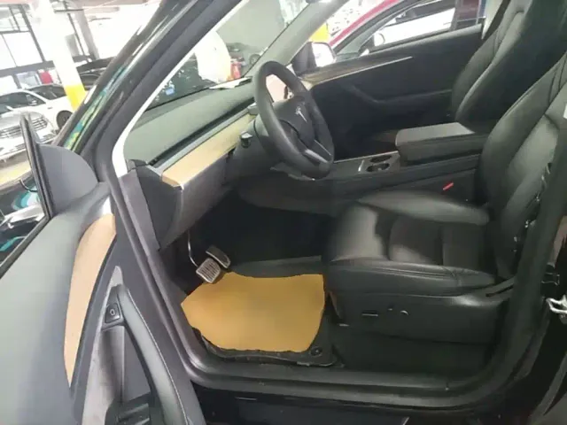Tesla Model Y — Фото автомобиля 15