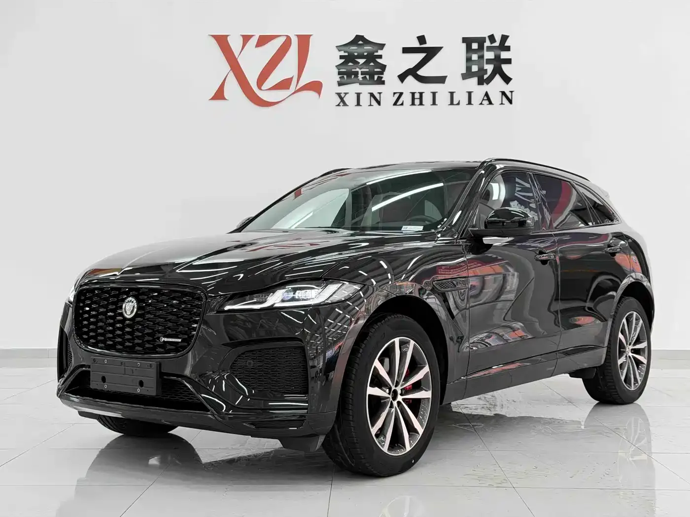 Фотография автомобиля — Jaguar F-Pace