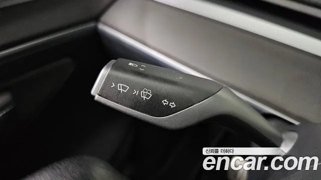 Tesla Model Y — Фото автомобиля 21