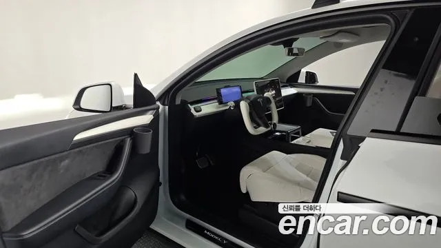 Tesla Model Y — Фото автомобиля 9