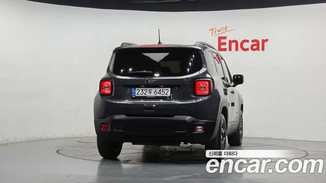Jeep Renegade — Фото автомобиля 4