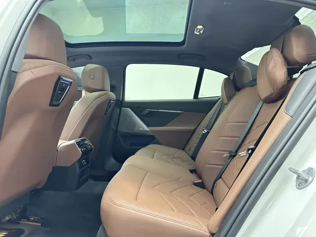 BMW 5 Series — Фото автомобиля 11